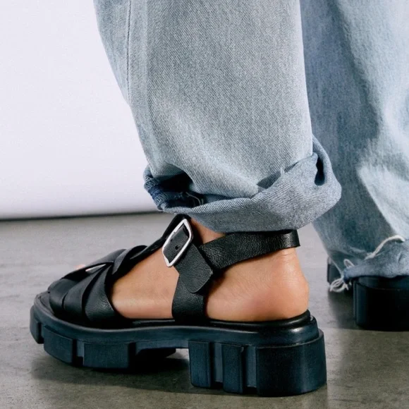 NWOB Free People Brooks Fisherman Gladiator Sandals Black Size 40/ Size 9.5 - Picture 3 of 13